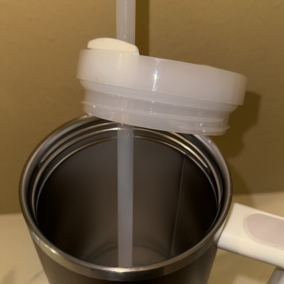 Stanley Quencher 2.0 FlowState 40 oz Tumbler - Picture 4 of 4